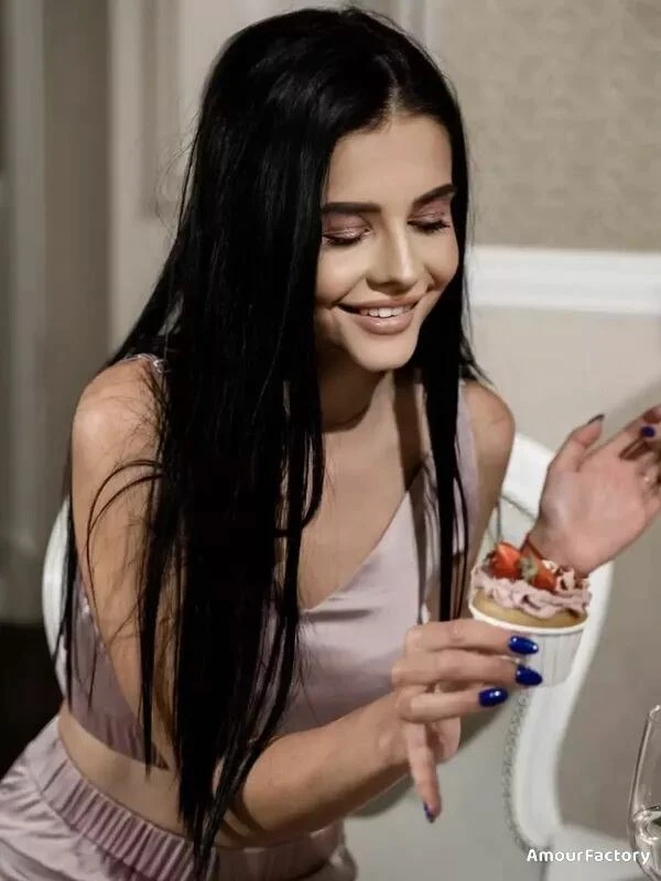 Stella Profile image 4