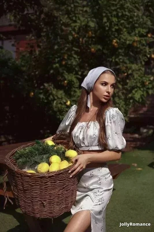 Elena Profile image 2