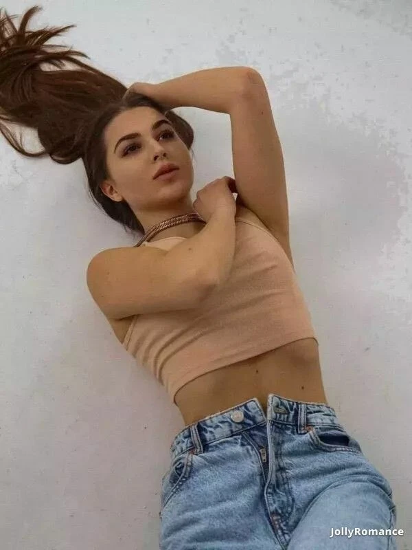 Elena Profile image 3