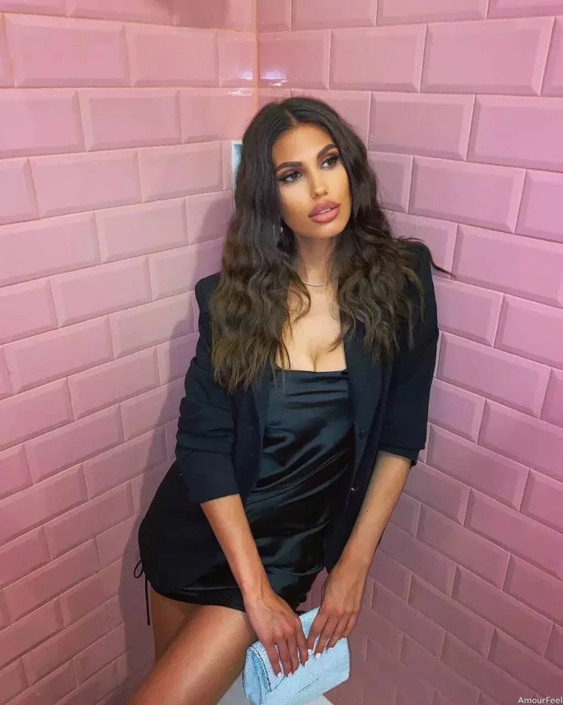 Elena Profile image 3