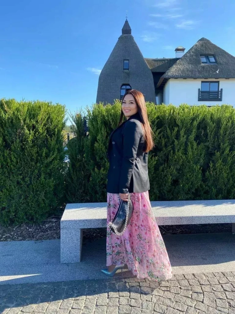 Karina Profile image 4