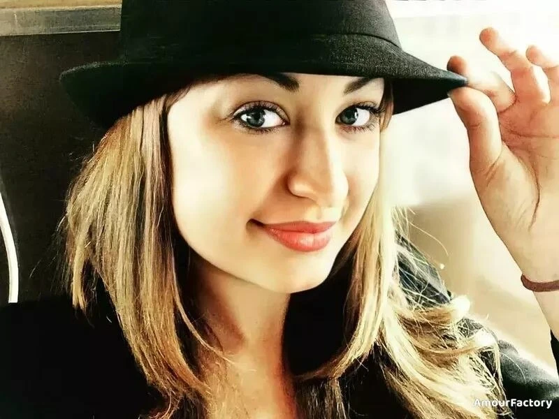 Alina Profile image 4