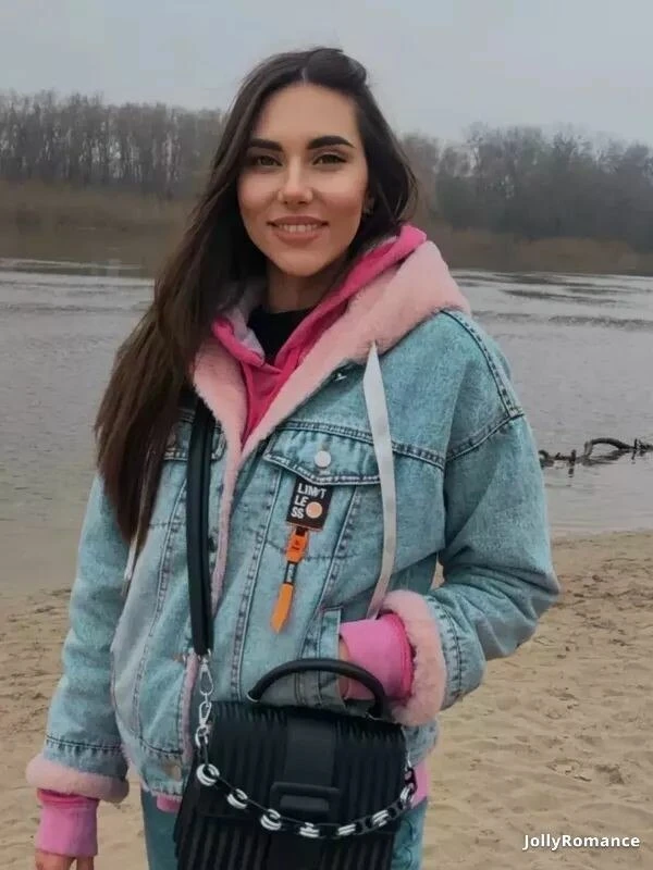 Nadya Profile image 2