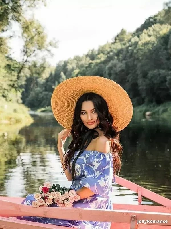 Zarina Profile image 2