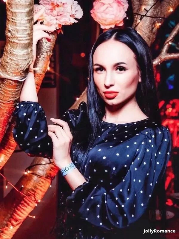 Alena Profile image 3