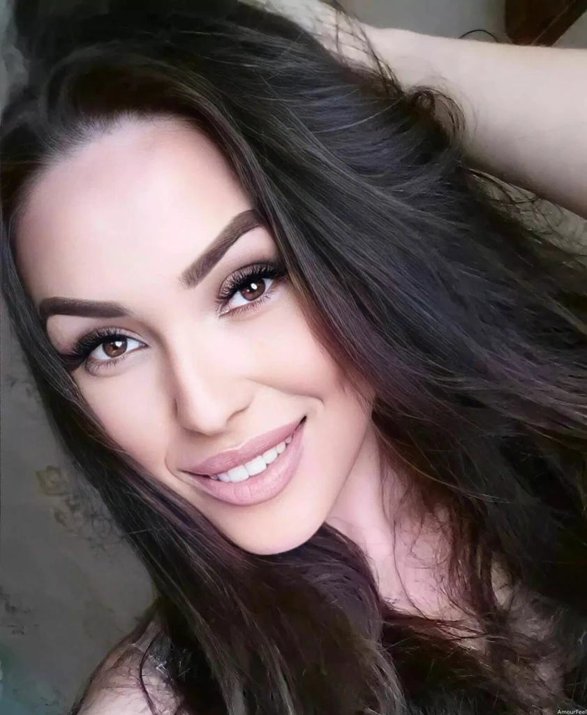 Iulia Profile image 2