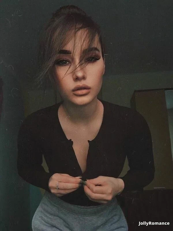 Karina Profile image 2