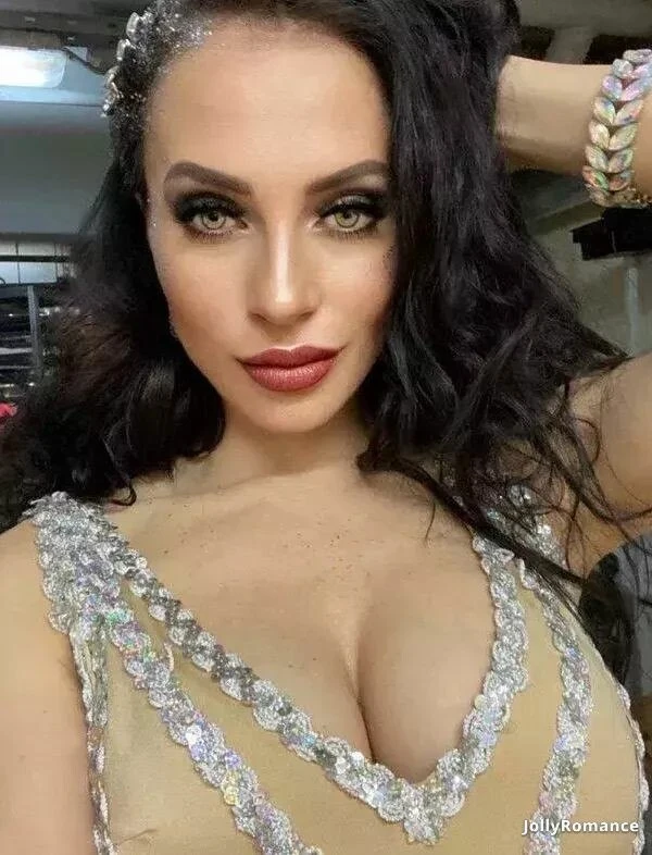 Veronica Profile image 1