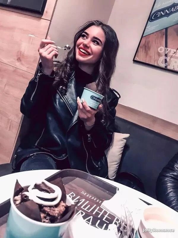 Yana Profile image 4