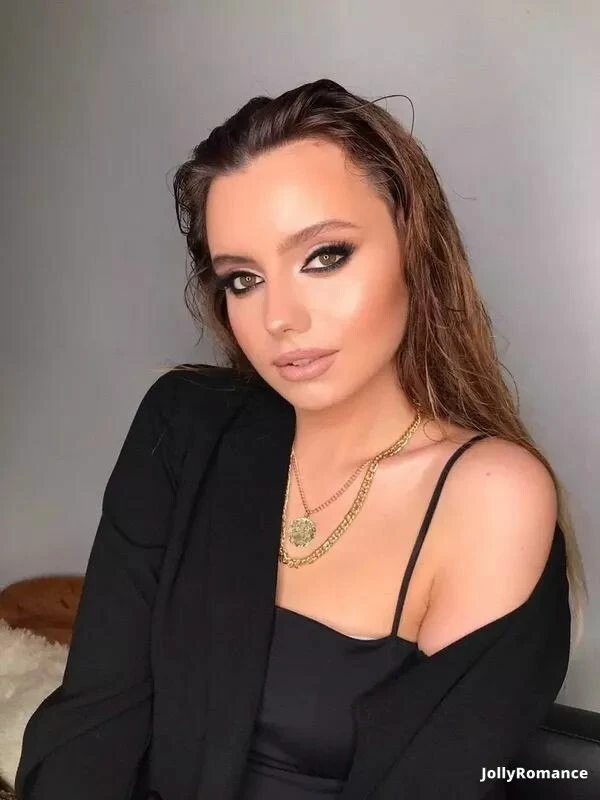 Alesia Profile image 4