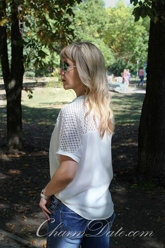 Julia Profile image 3