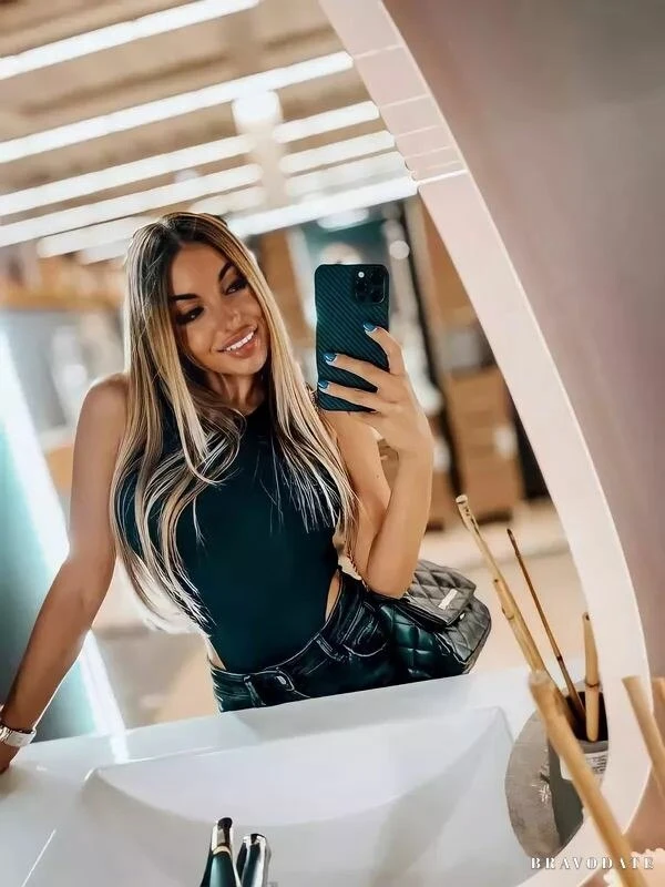 Alina Roxana Profile image 4