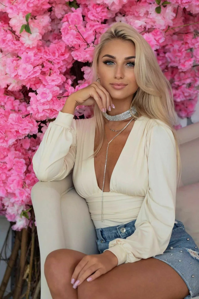 Valeria Profile image 4