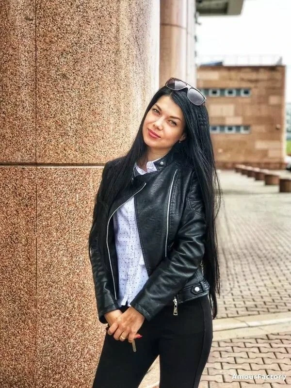 Oksana Profile image 2