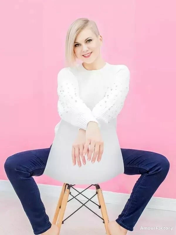 Elena Profile image 3