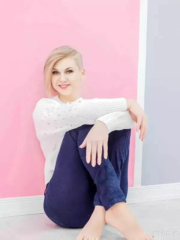 Elena Profile image 2