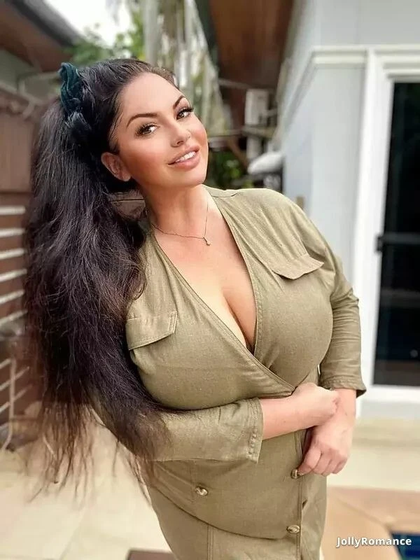 Julia Profile image 3