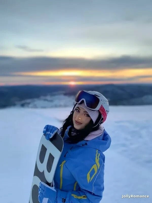 Valeria Profile image 4