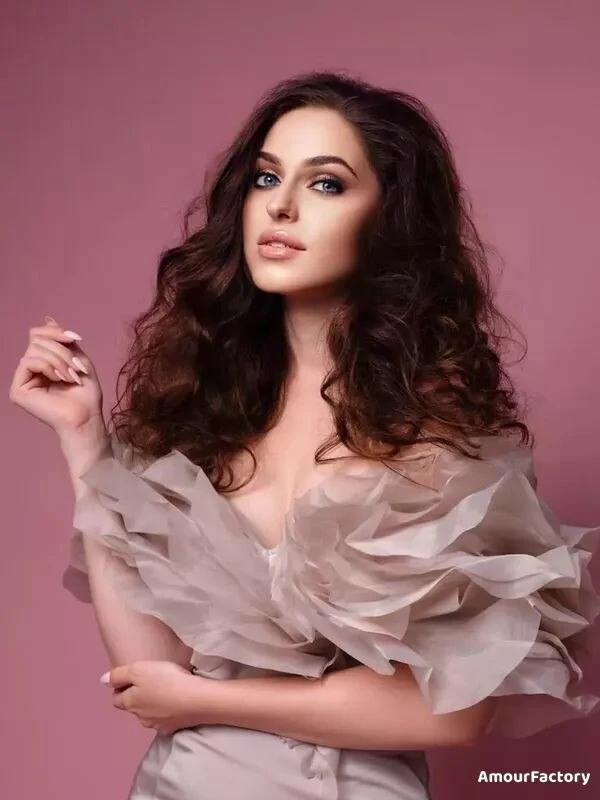Yana Profile image 1