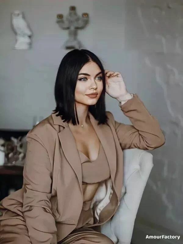 Veronika Profile image 3