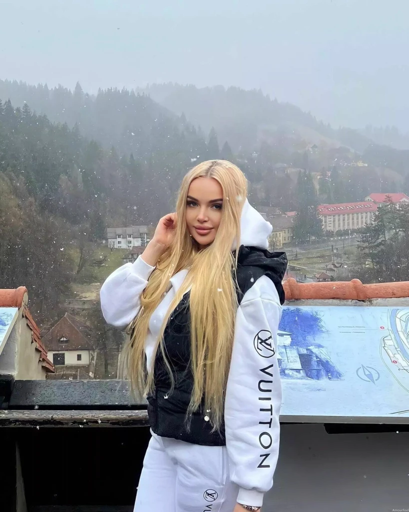 Elena Profile image 1