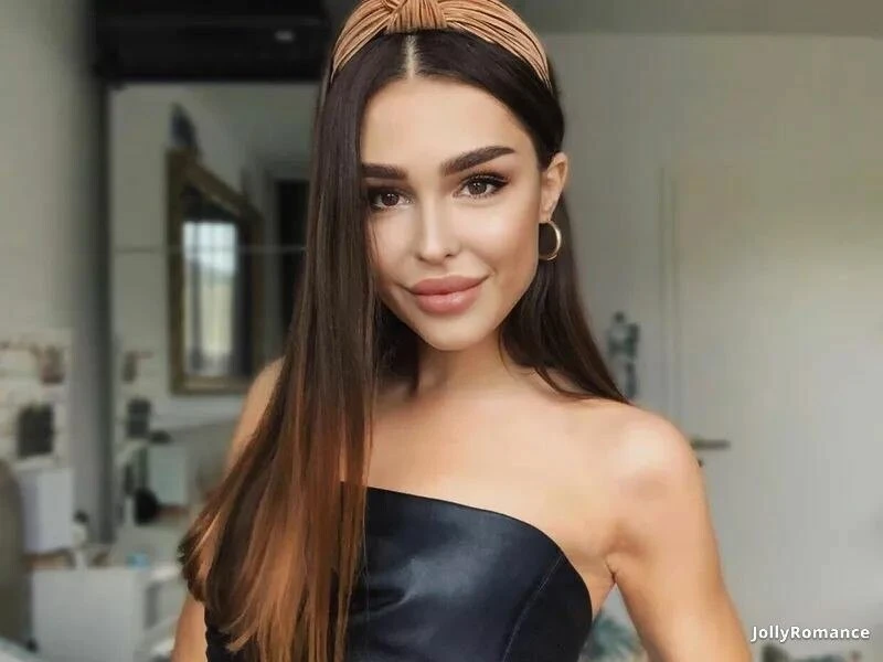 Julianna Profile image 2