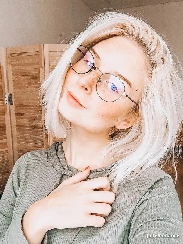 Alena Profile image 4