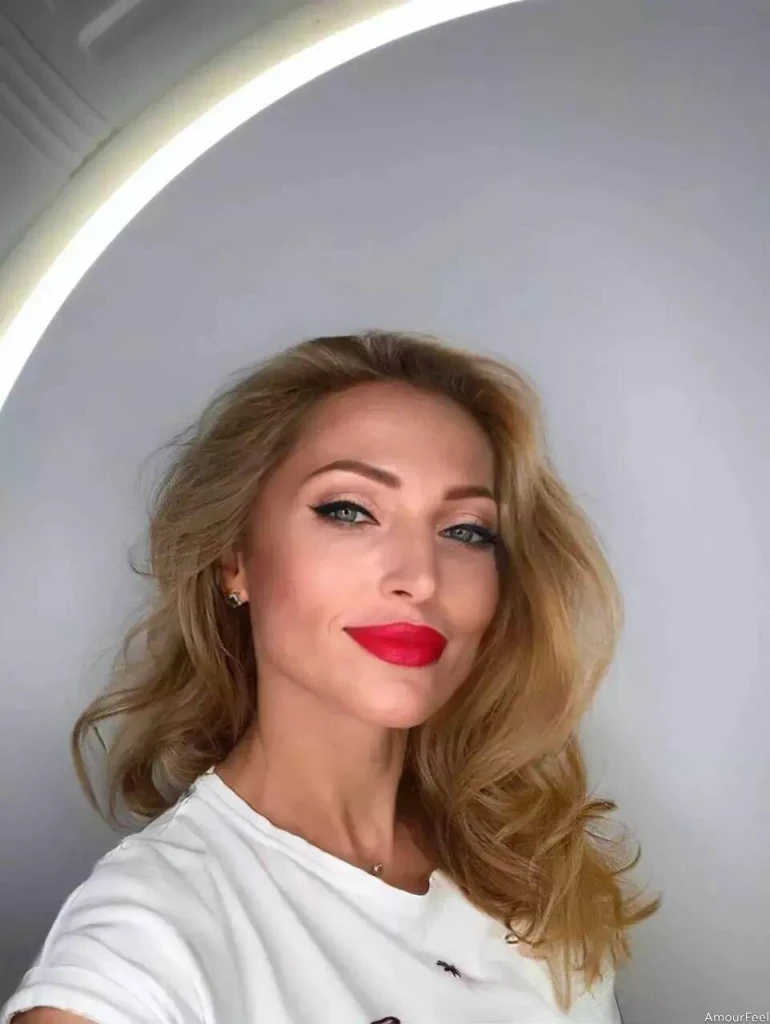 Anna Profile image 1