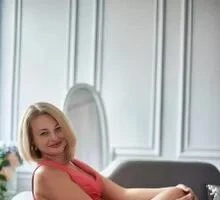 Alina Profile image 2