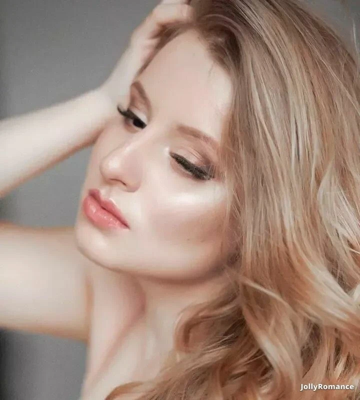 Anna Profile image 2