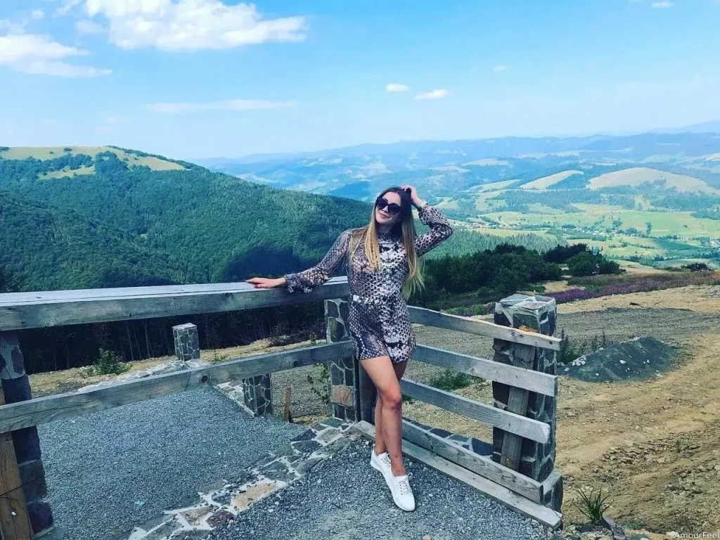 Yana Profile image 4