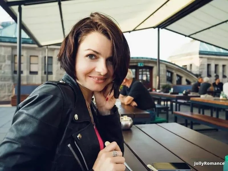 Yana Profile image 3
