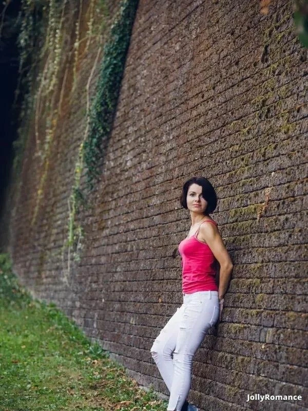 Yana Profile image 4