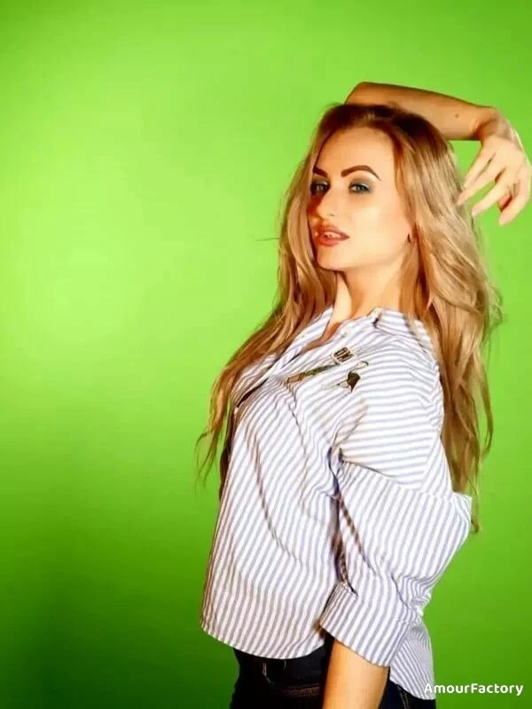Yana Profile image 1