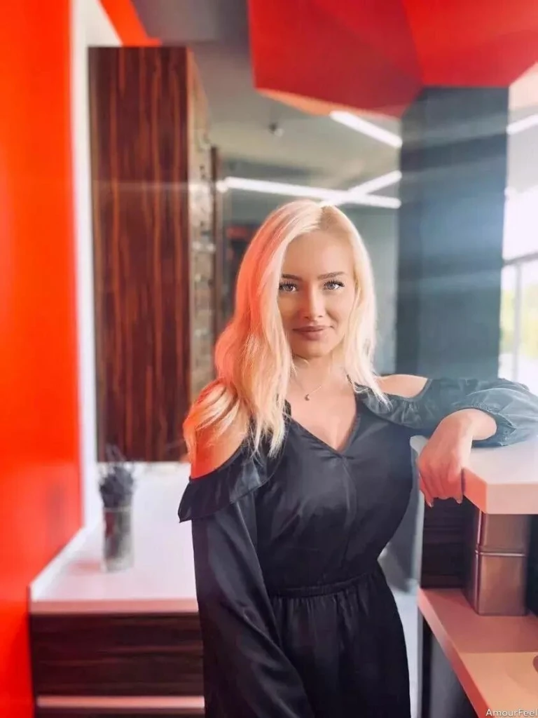 Elena Profile image 3