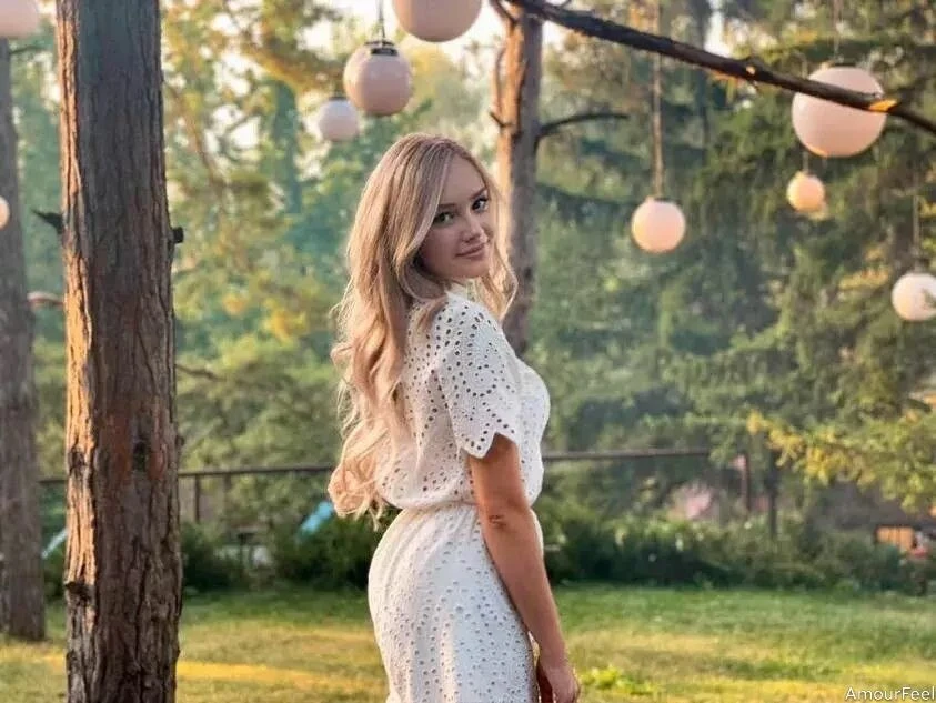 Elena Profile image 4