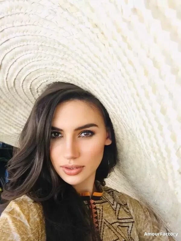 Elena Profile image 4