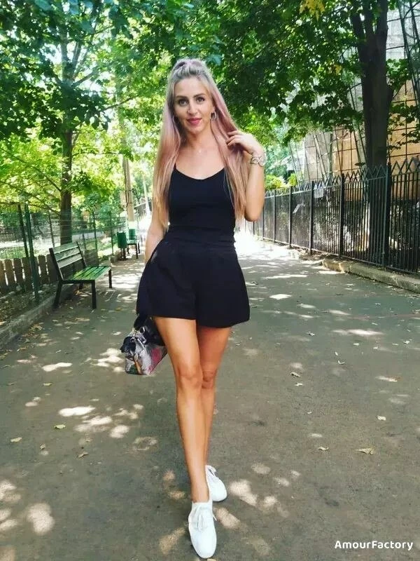 Daniela Profile image 3