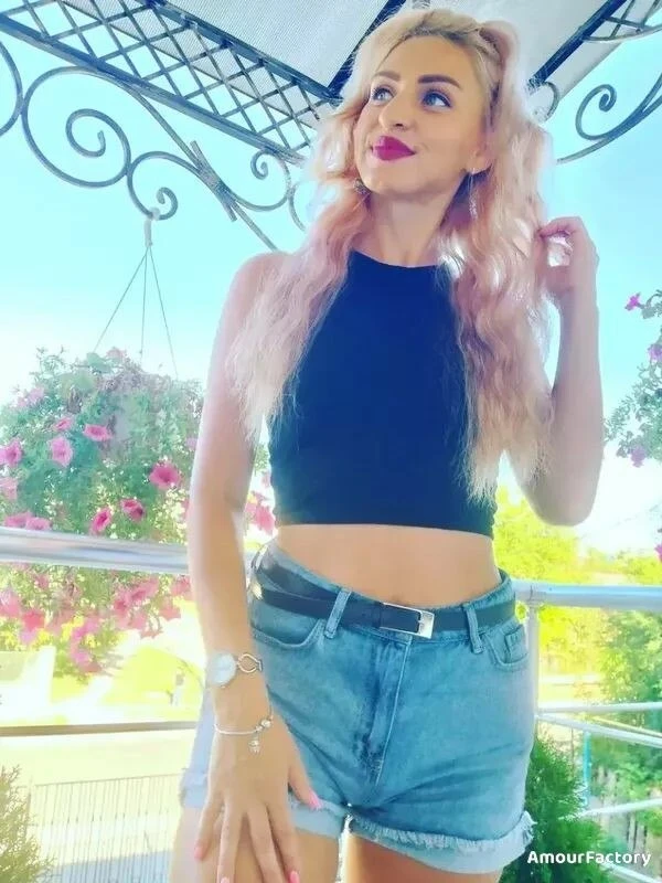 Daniela Profile image 1