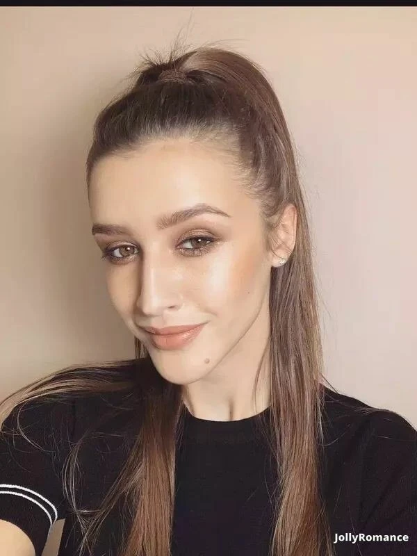 Julia Profile image 1