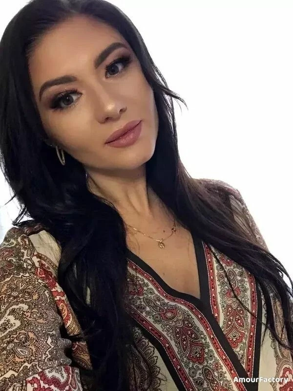 Elena Profile image 3