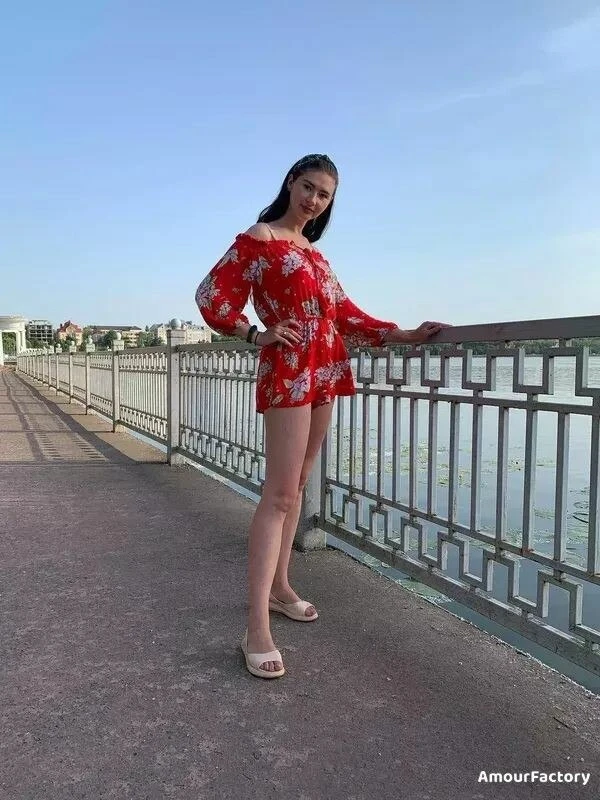 Elena Profile image 2