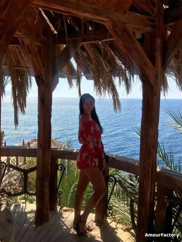 Elena Profile image 4