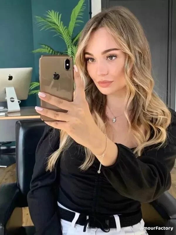Julia Profile image 2
