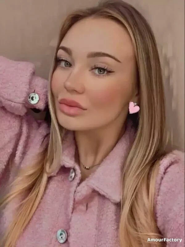 Julia Profile image 3