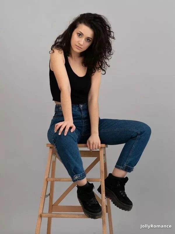 Yasmina Profile image 2