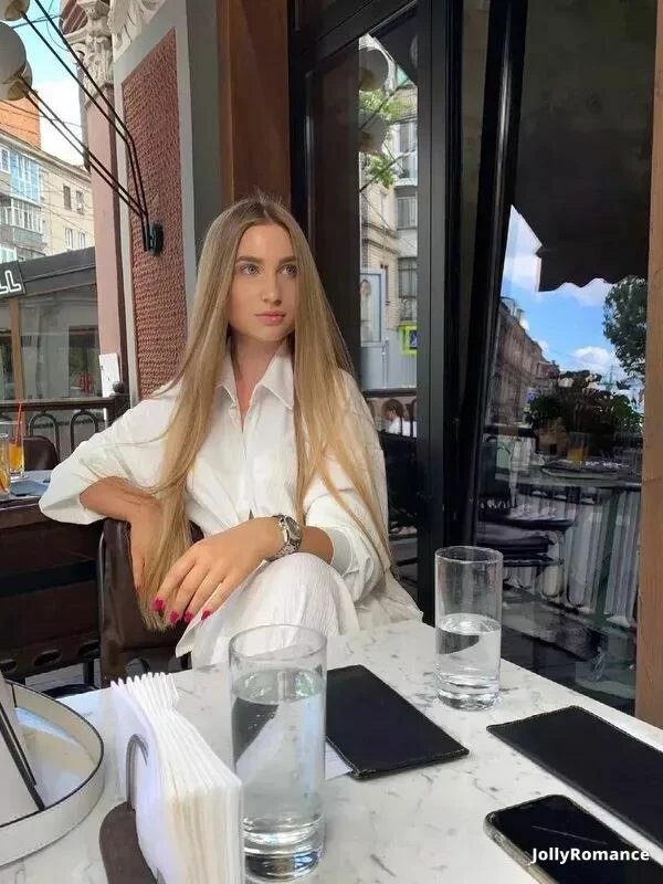 Elena Profile image 1