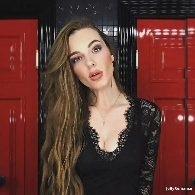 Alicia Profile image 4