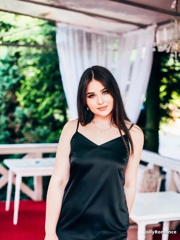 Yanina Profile image 4