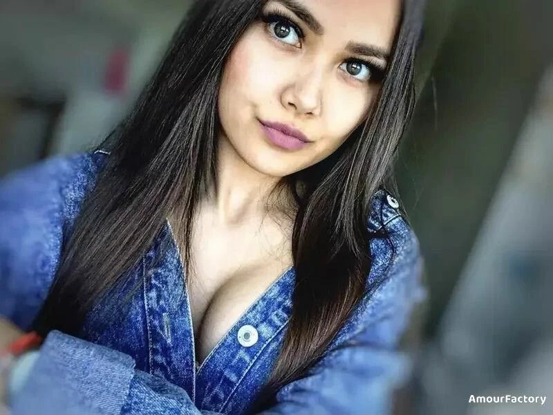 Yana Profile image 2